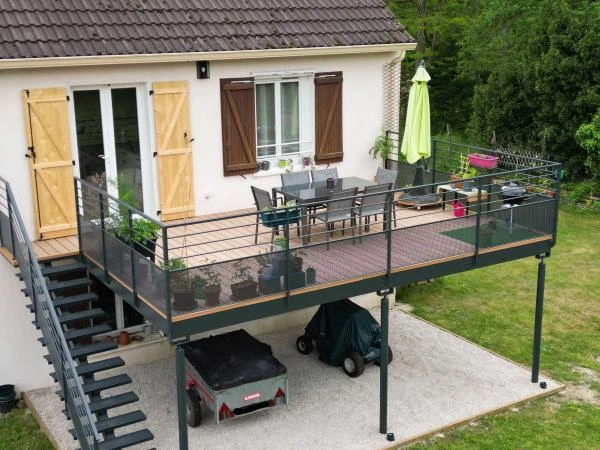 Garde-corps-escalier-droit-a-limon-central-thermolaque
