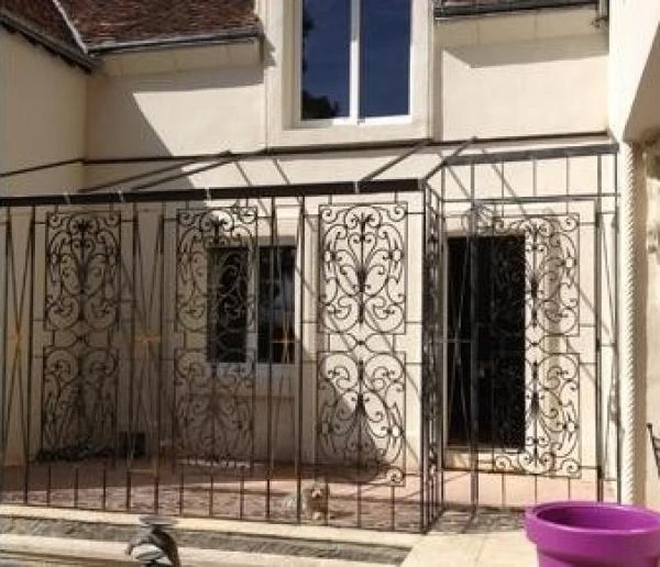 Pergola-metallique-en-fer-forge