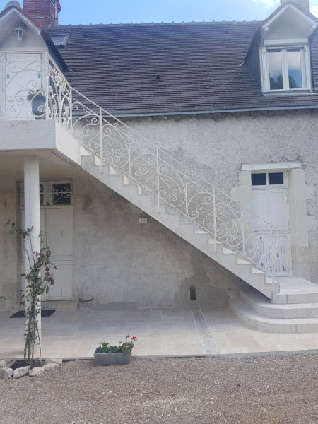 Rampe d'escalier fer forgé fait à la main à FOUGÈRES SUR BIÈVRE