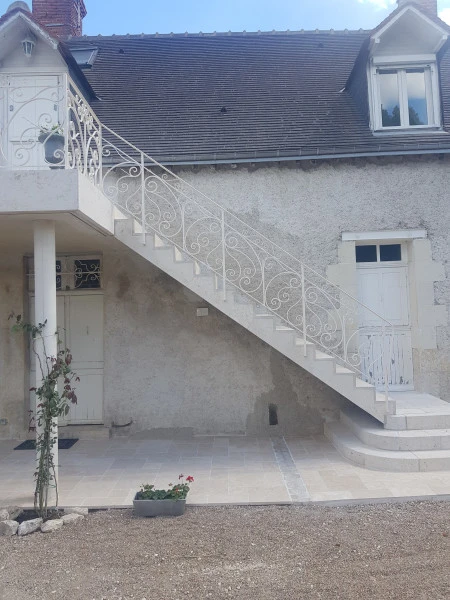 Rampe d'escalier fer forgé fait à la main à FOUGÈRES SUR BIÈVRE