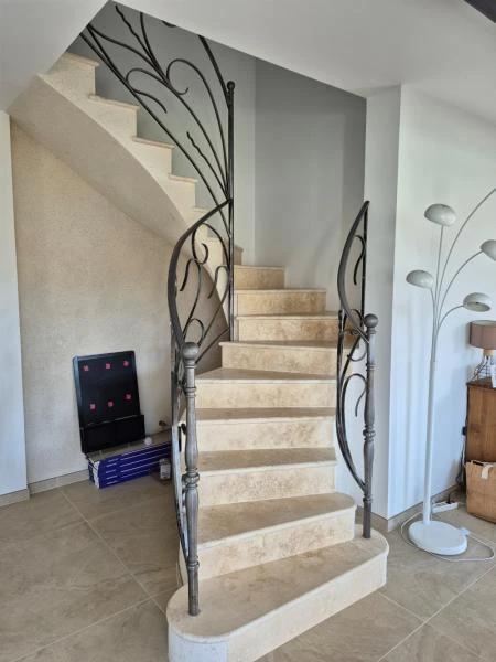 Rampe d'escalier sur voûte de sarrasine