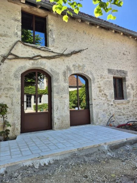 Porte-d-entree-cintree-en-acier-Jansen