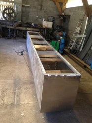 Fabrication de bacs à fleurs en métal design  
