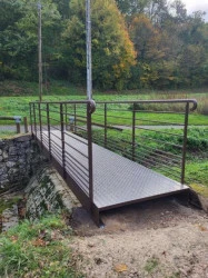 Installation de passerelles de jardin métalliques par artisan  