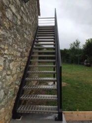 Réalisation sur mesure d'un escalier métallique  
